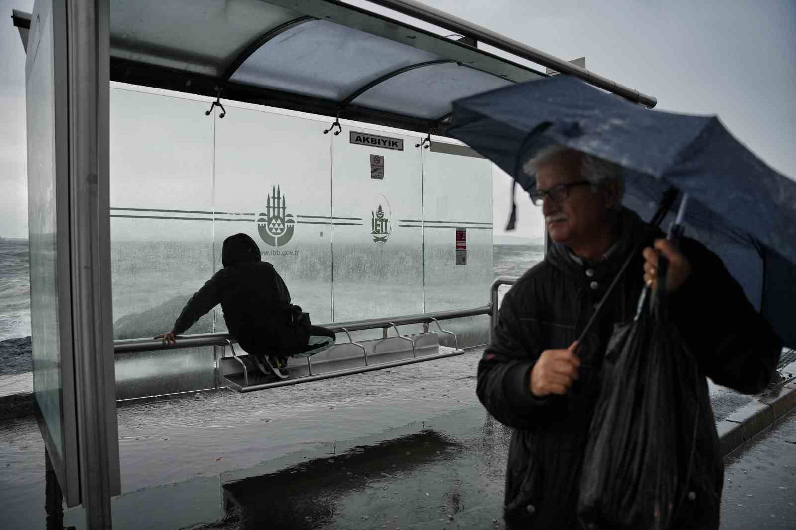 Şiddetli lodosa aldırış etmeden fotoğraf yarışına girdiler
