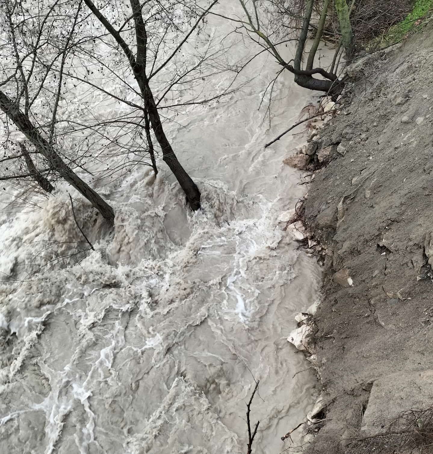 Şiddetli yağış Çameli ve Acıpayam’da iki köprüyü yıktı
