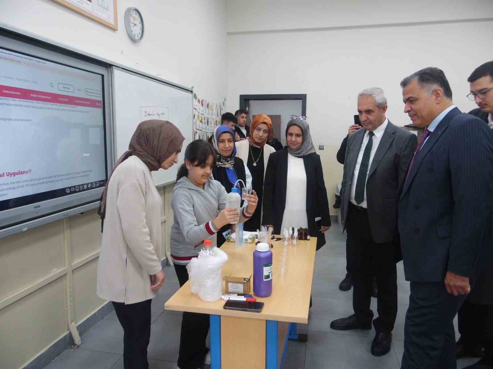 Sıfır atık etkinliğinde sergi, atölye ve fidan dikimi gerçekleştirildi
