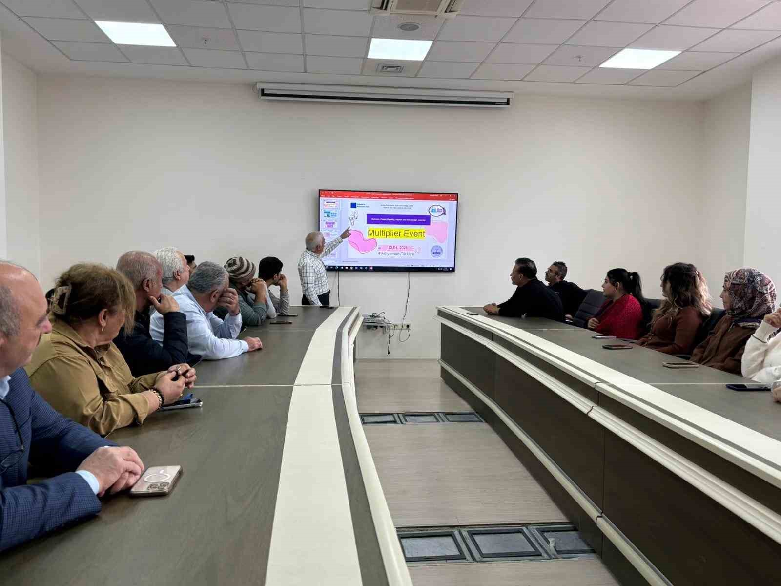 Sığınmacı kadınların başarı öyküleri "Just Her" projesiyle görünür oluyor
