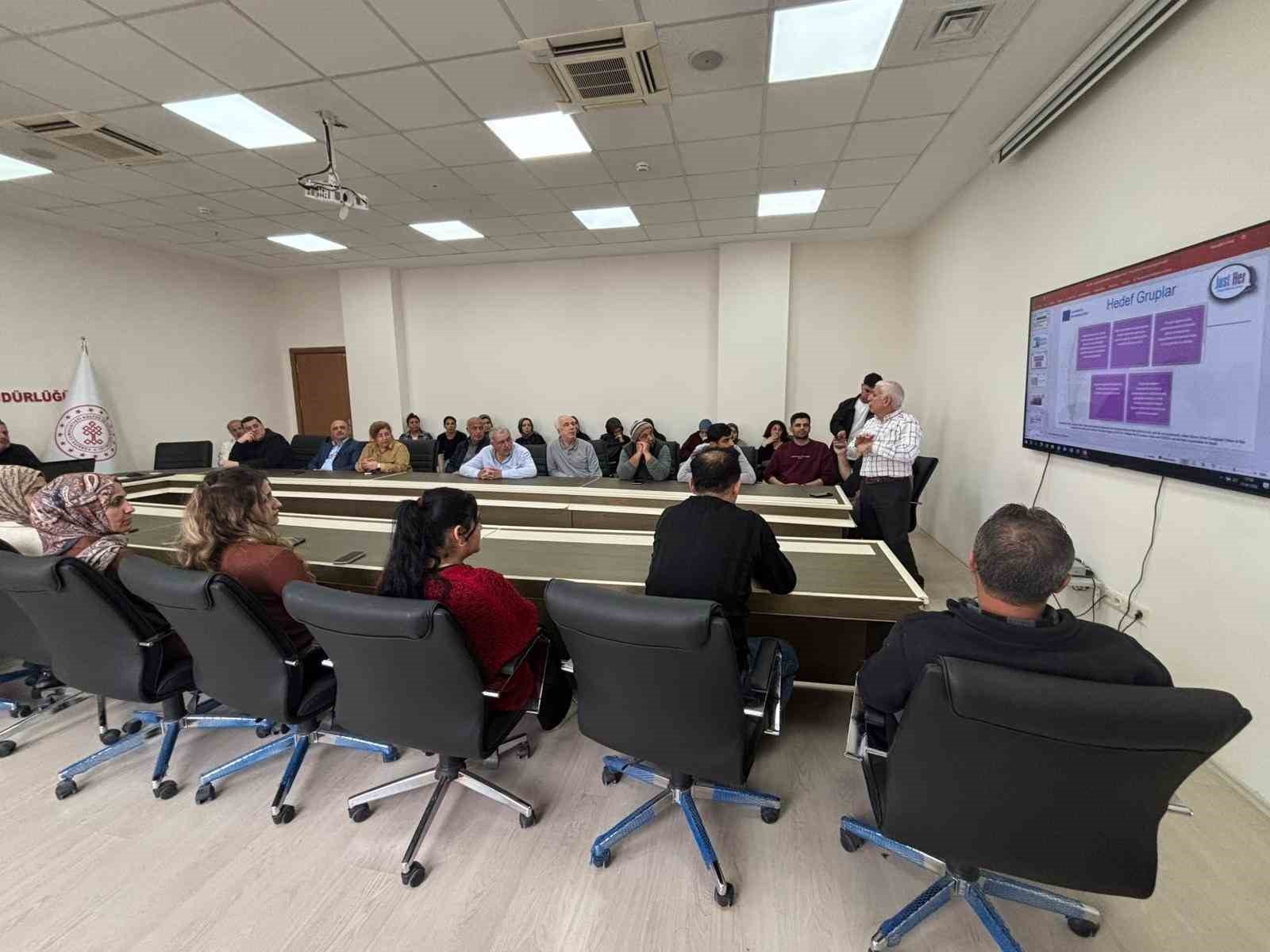 Sığınmacı kadınların başarı öyküleri "Just Her" projesiyle görünür oluyor
