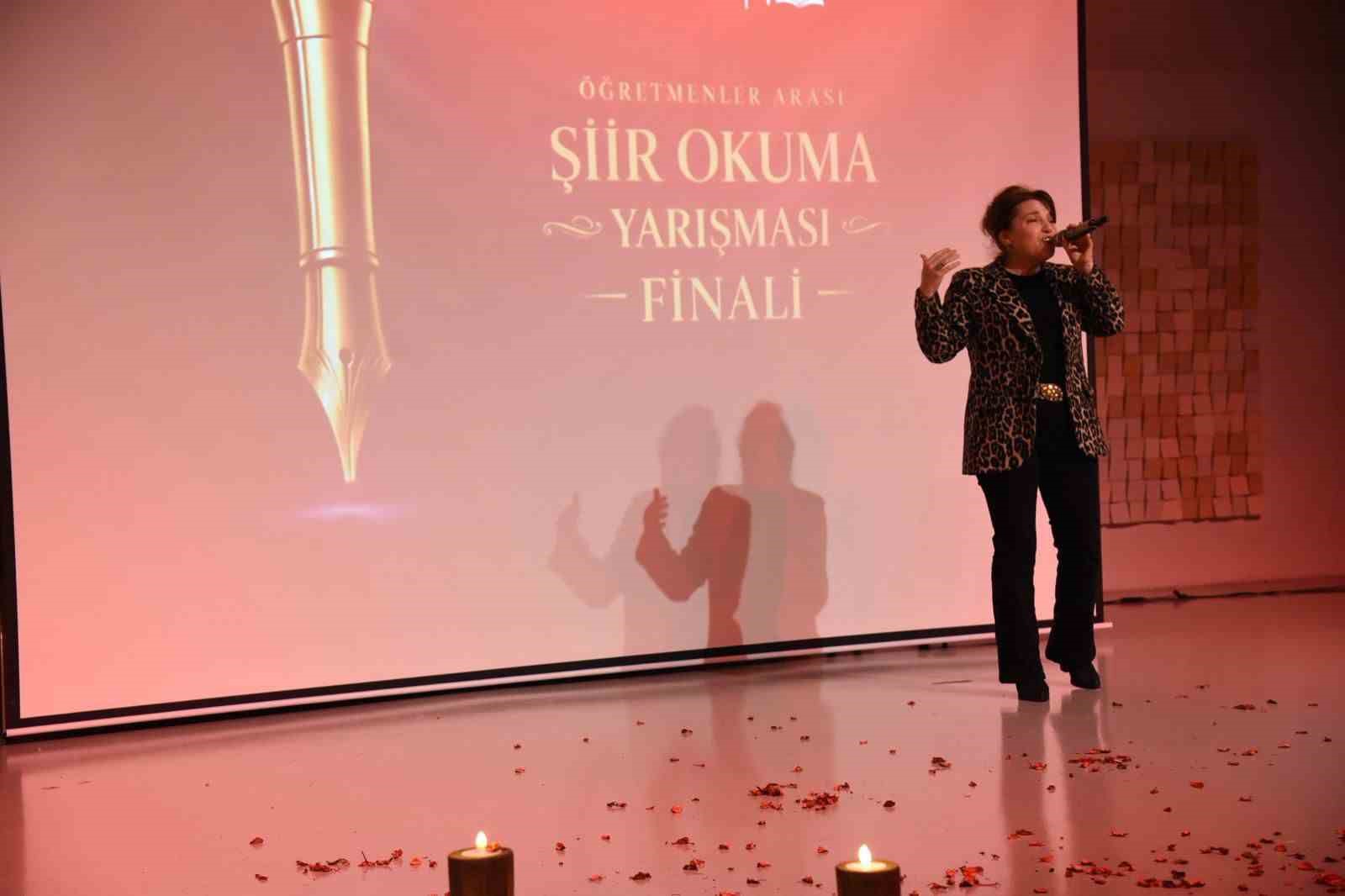 Şiir mısraları öğretmenlerin sesiyle hayat buldu
