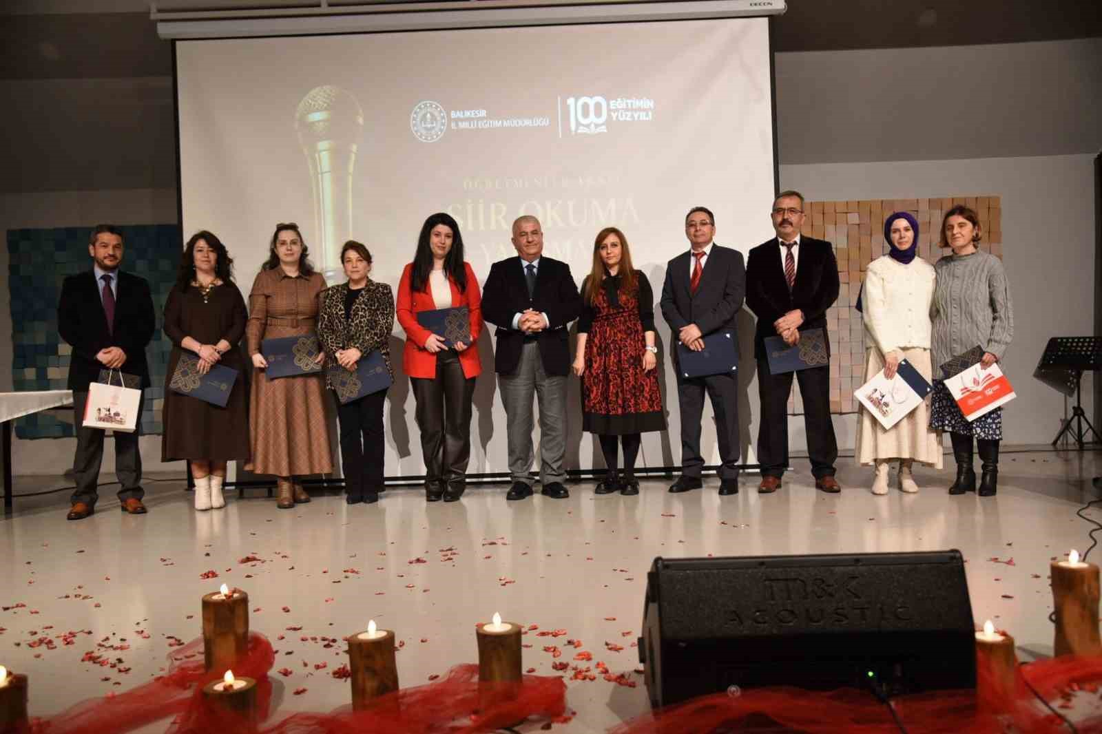 Şiir mısraları öğretmenlerin sesiyle hayat buldu
