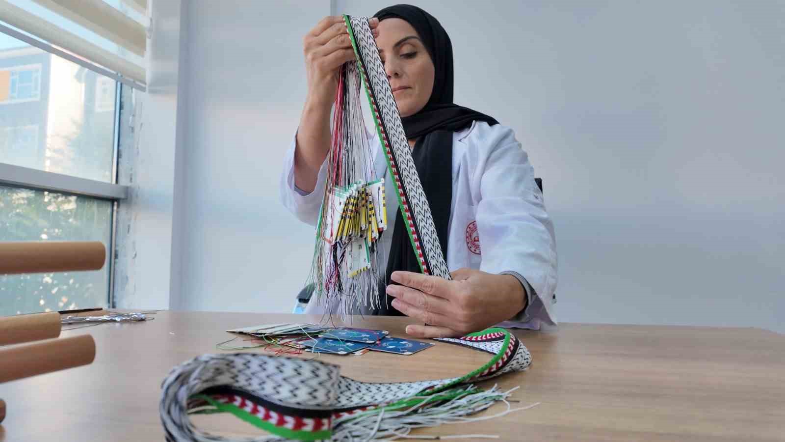 Siirt Olgunlaşma  Enstitüsünden "Filistin" temalı kolye çalışması
