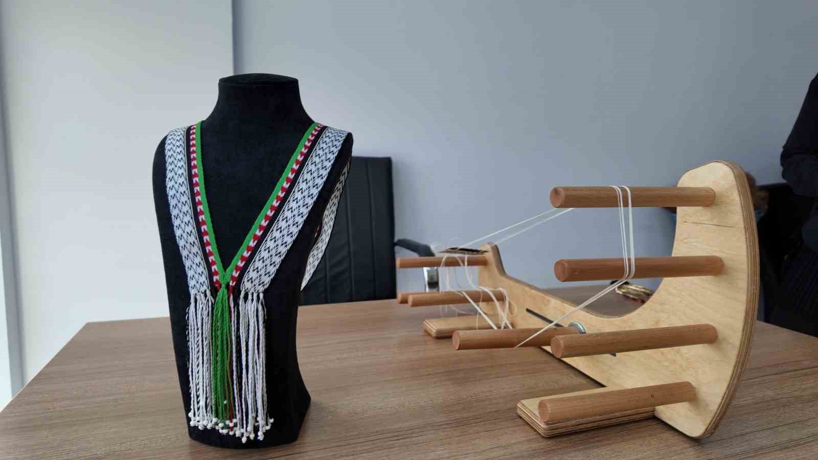 Siirt Olgunlaşma  Enstitüsünden "Filistin" temalı kolye çalışması
