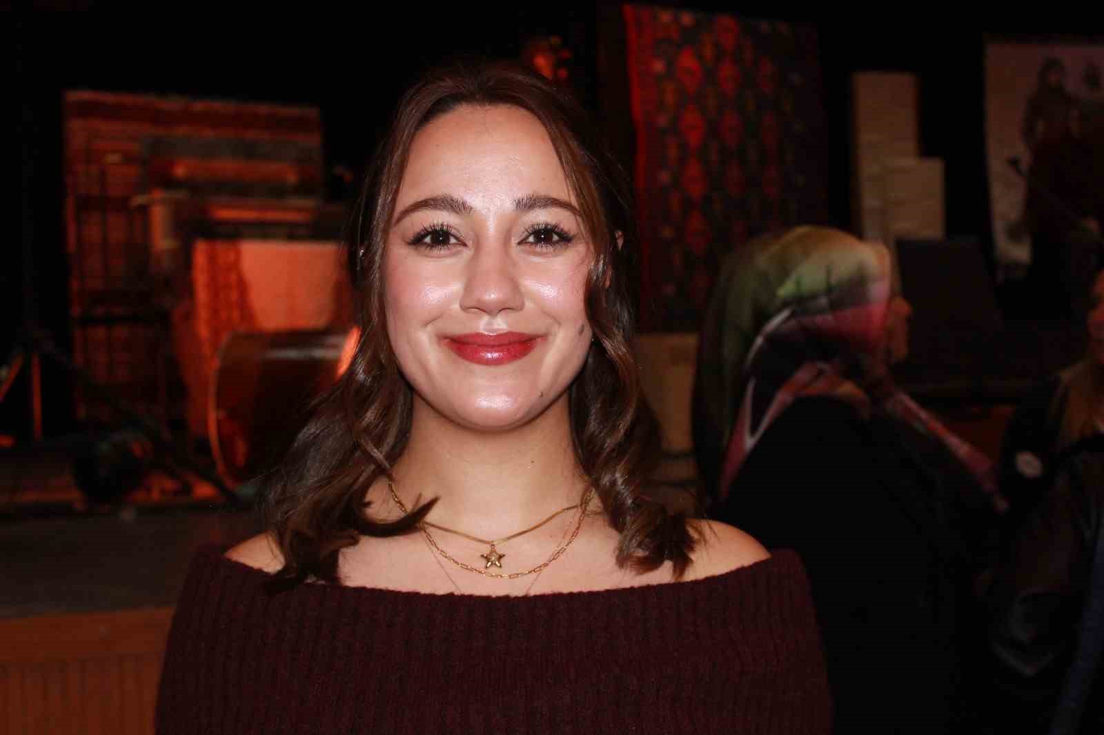 Siirt’e yeni atanan öğretmenlere sıra gecesi düzenlendi
Siirt’e yeni atanan öğretmenlere sıra gecesi düzenlendi