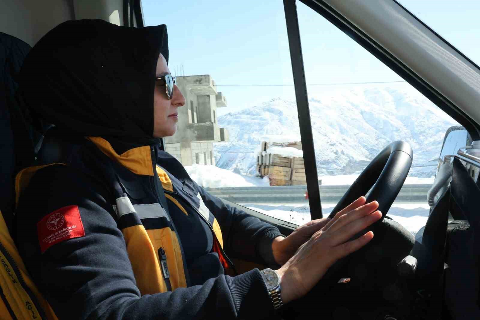 Siirt’in tek kadın ambulans şoförü zorlu coğrafyada hayat kurtarıyor
