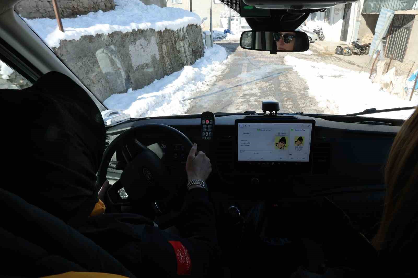 Siirt’in tek kadın ambulans şoförü zorlu coğrafyada hayat kurtarıyor
