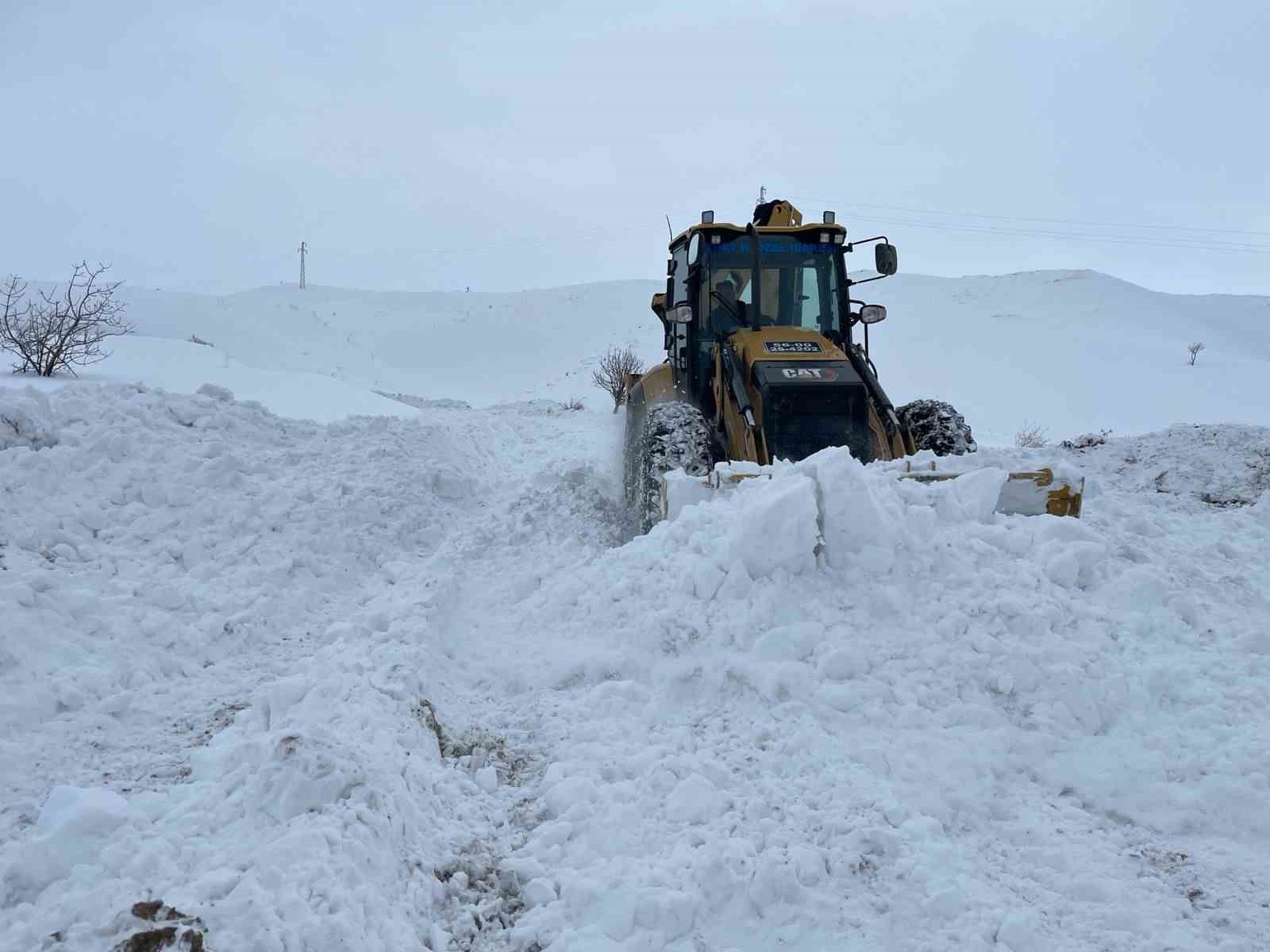 Siirt’te 146 köy yolu ulaşıma açıldı
