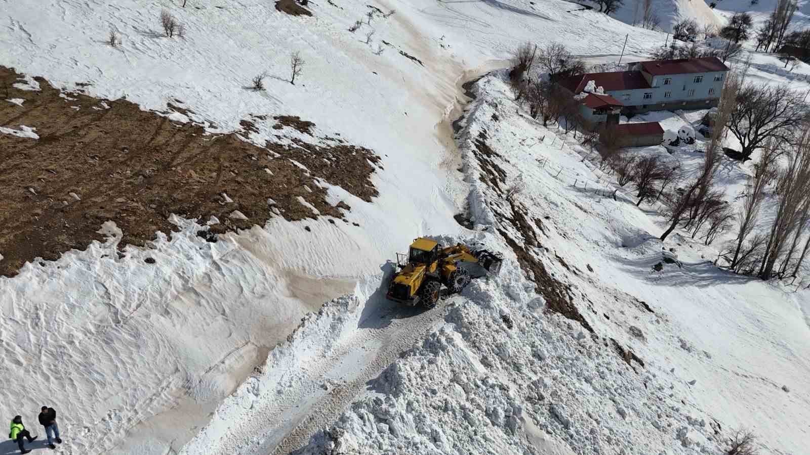 Siirt’te 146 köy yolu ulaşıma açıldı
