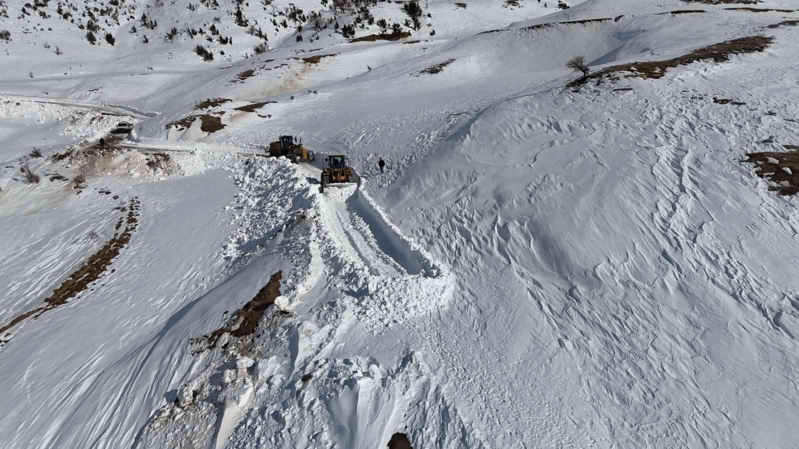 Siirt’te 146 köy yolu ulaşıma açıldı
