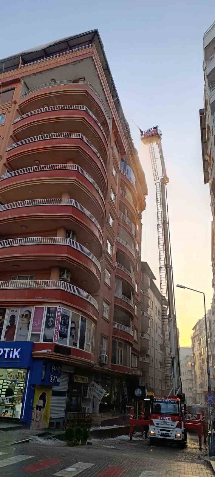 Siirt’te 40 metre yüksekliğe kadar ulaşabilen hidrolik merdiven hizmete alındı
