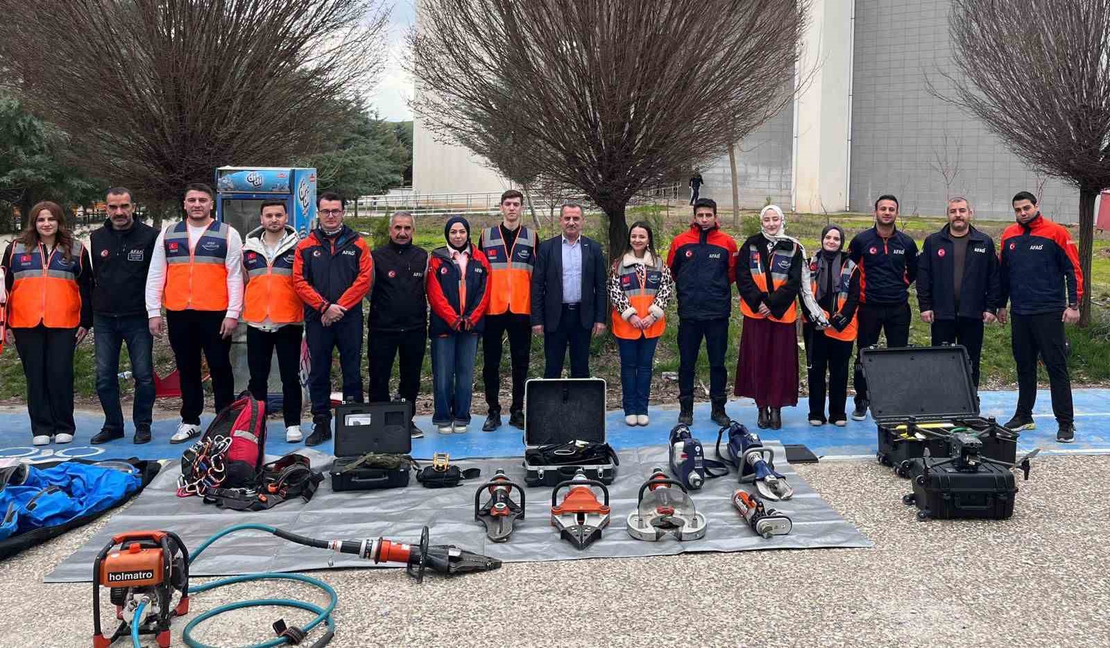 Siirt’te AFAD ekipleri Deprem Haftası’nda vatandaşları bilgilendirdi
