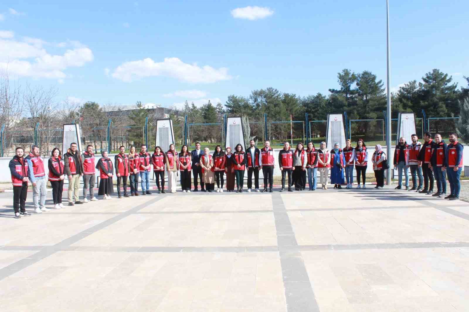 Siirt’te bayram öncesi şehitliklerde bakım, onarım ve temizlik seferberliği
