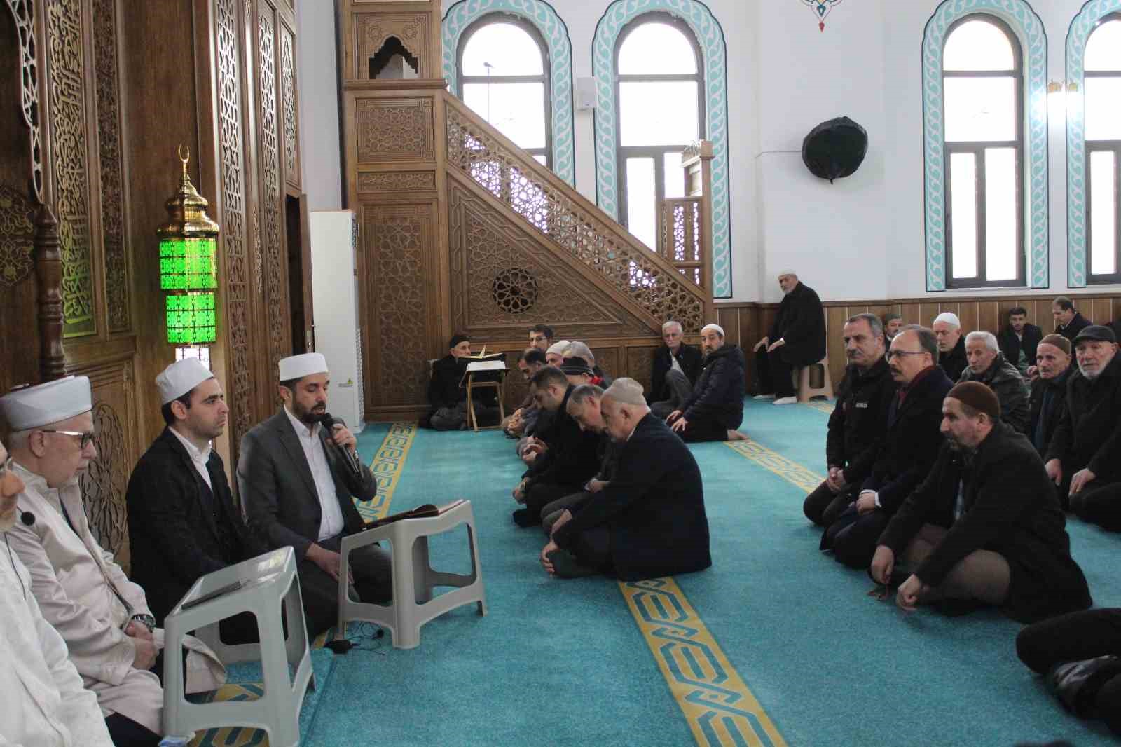 Siirt’te depremde hayatını kaybedenler için mevlit okutuldu
