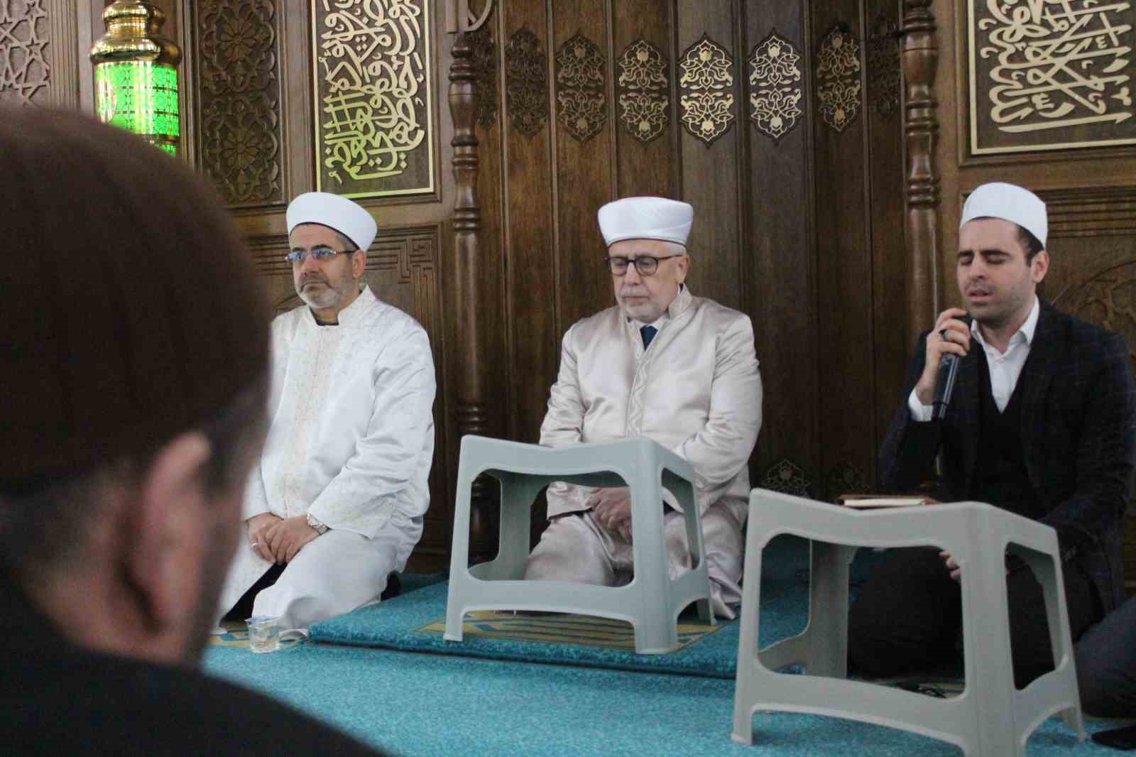 Siirt’te depremde hayatını kaybedenler için mevlit okutuldu
