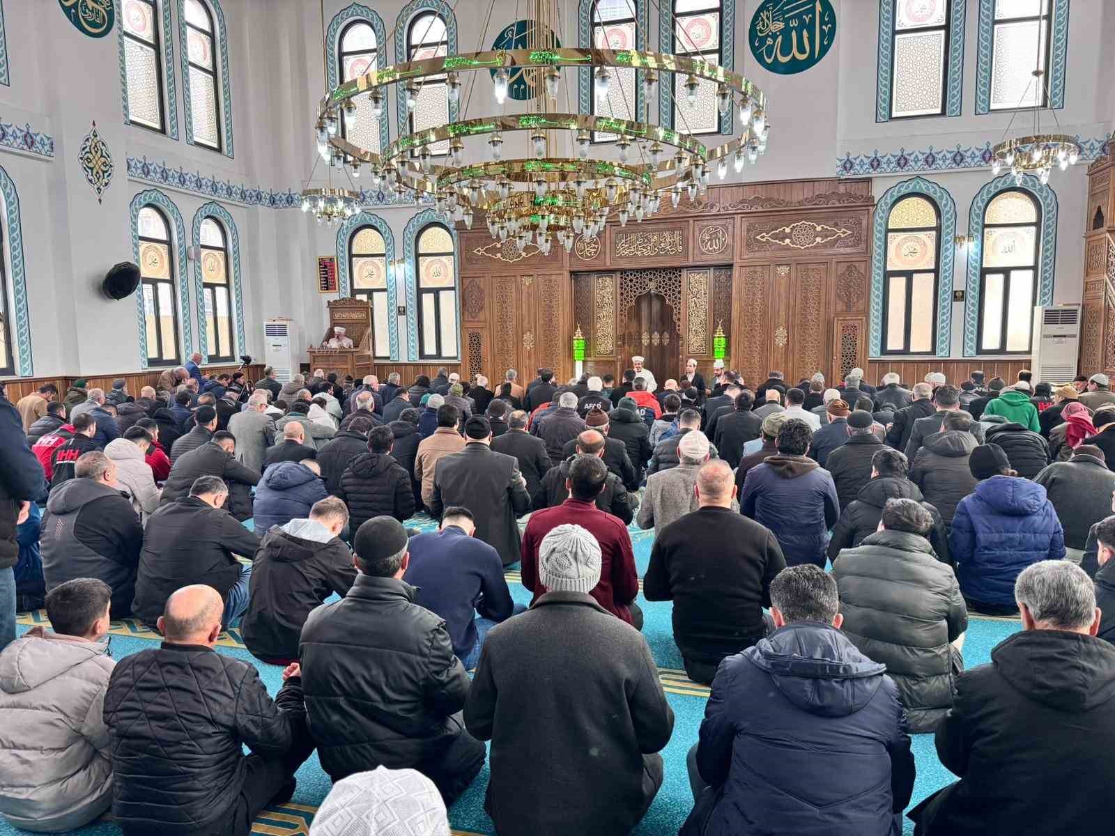 Siirt’te depremde hayatını kaybedenler için mevlit okutuldu
