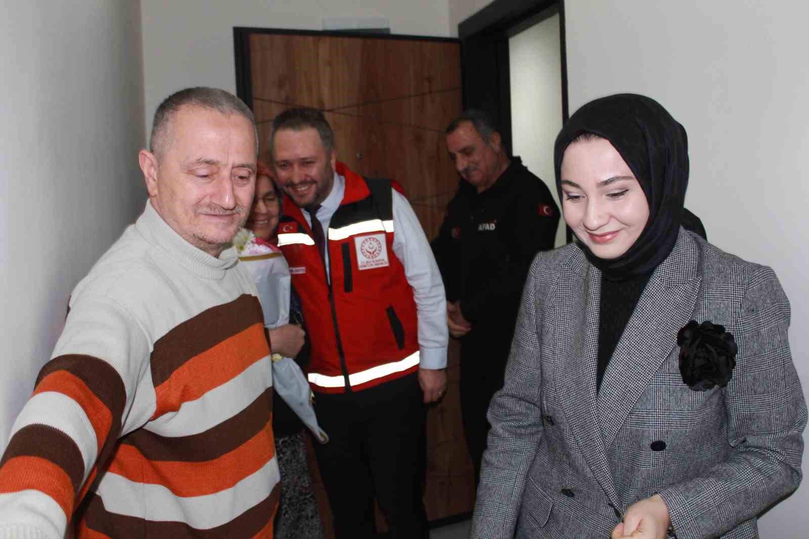 Siirt’te depremzede ailelere ziyaret
