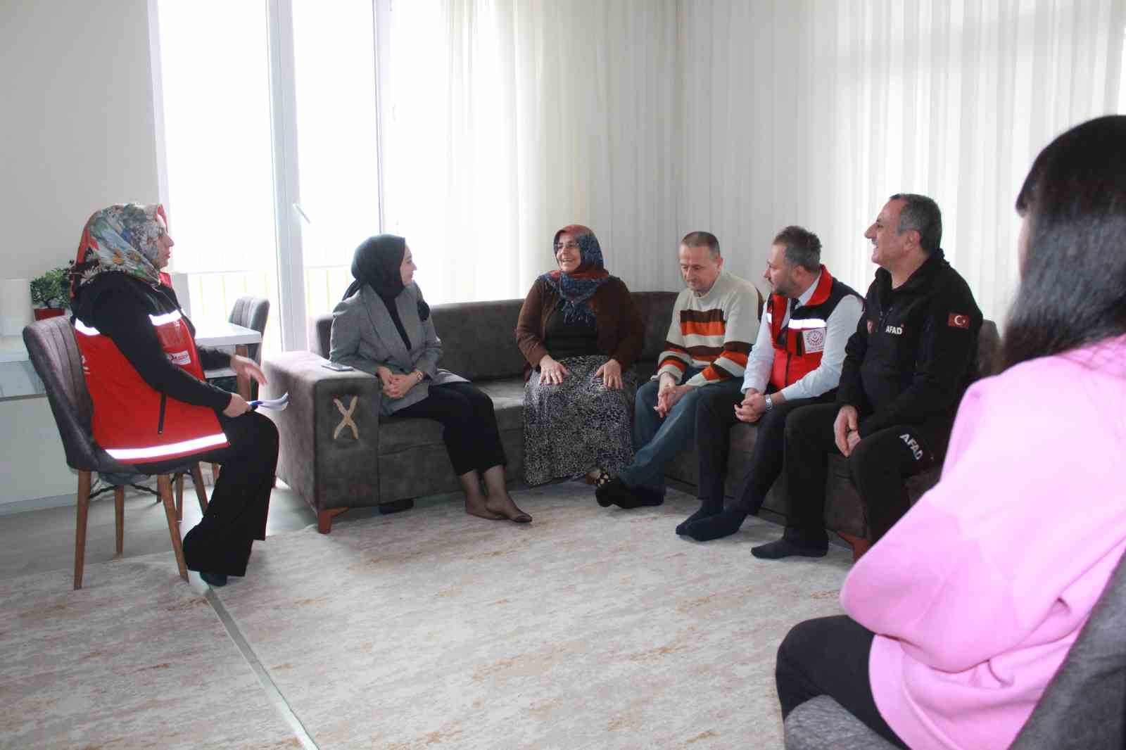 Siirt’te depremzede ailelere ziyaret
