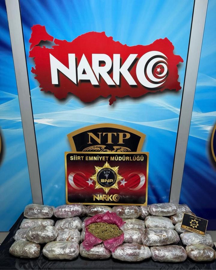 Siirt’te durdurulan araçta 13 kilo kubar esrar ele geçirildi: 1 tutuklama
