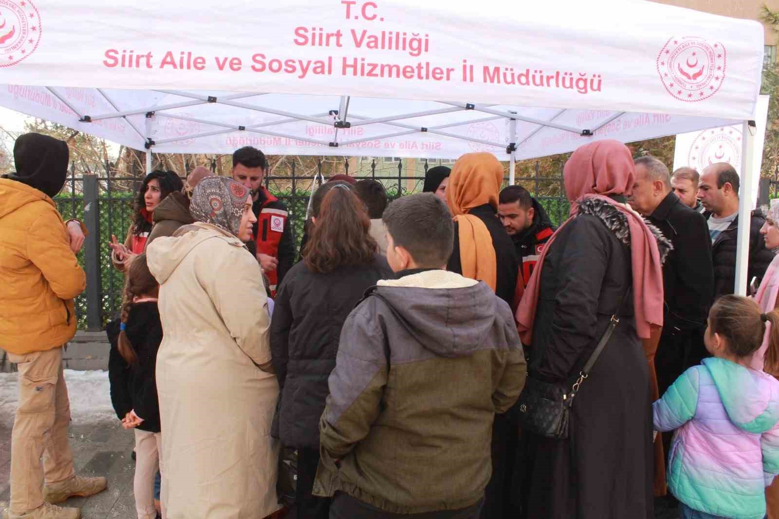 Siirt’te ‘İlk Öğretmenim Ailem’ ve ‘Çocuklar Güvende’ siteleri ve mobil uygulaması anlatıldı
Siirt’te ‘İlk Öğretmenim Ailem’ ve ‘Çocuklar Güvende’ siteleri ve mobil uygulaması anlatıldı