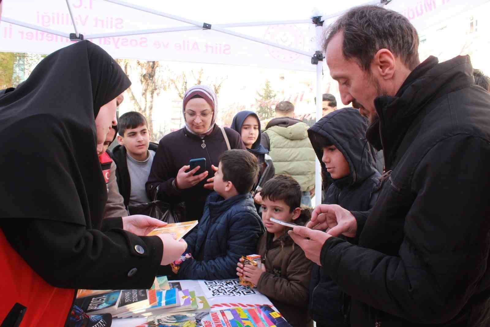 Siirt’te ‘İlk Öğretmenim Ailem’ ve ‘Çocuklar Güvende’ siteleri ve mobil uygulaması anlatıldı
Siirt’te ‘İlk Öğretmenim Ailem’ ve ‘Çocuklar Güvende’ siteleri ve mobil uygulaması anlatıldı
