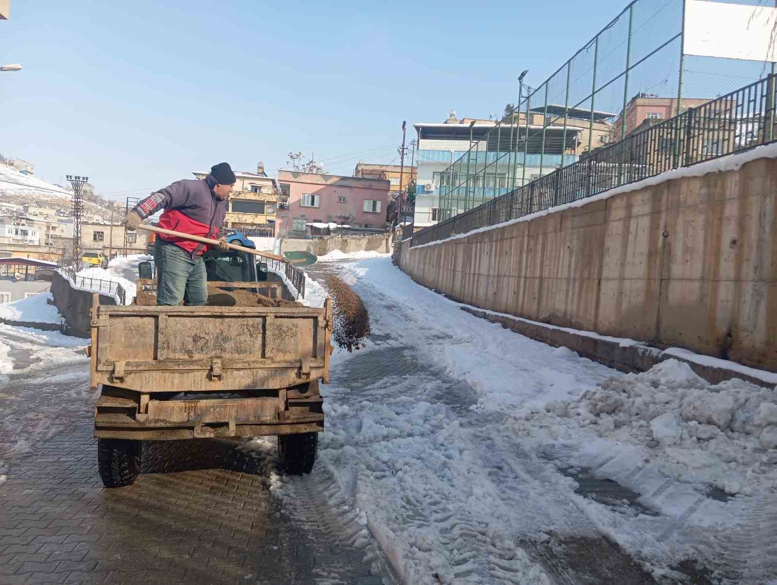 Siirt’te karla mücadele seferberliği: Ekipler 7/24 sahada
