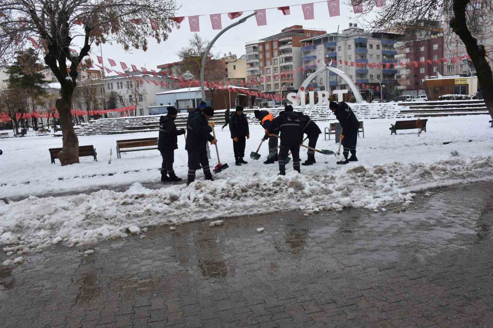 Siirt’te karla mücadele seferberliği: Ekipler 7/24 sahada
