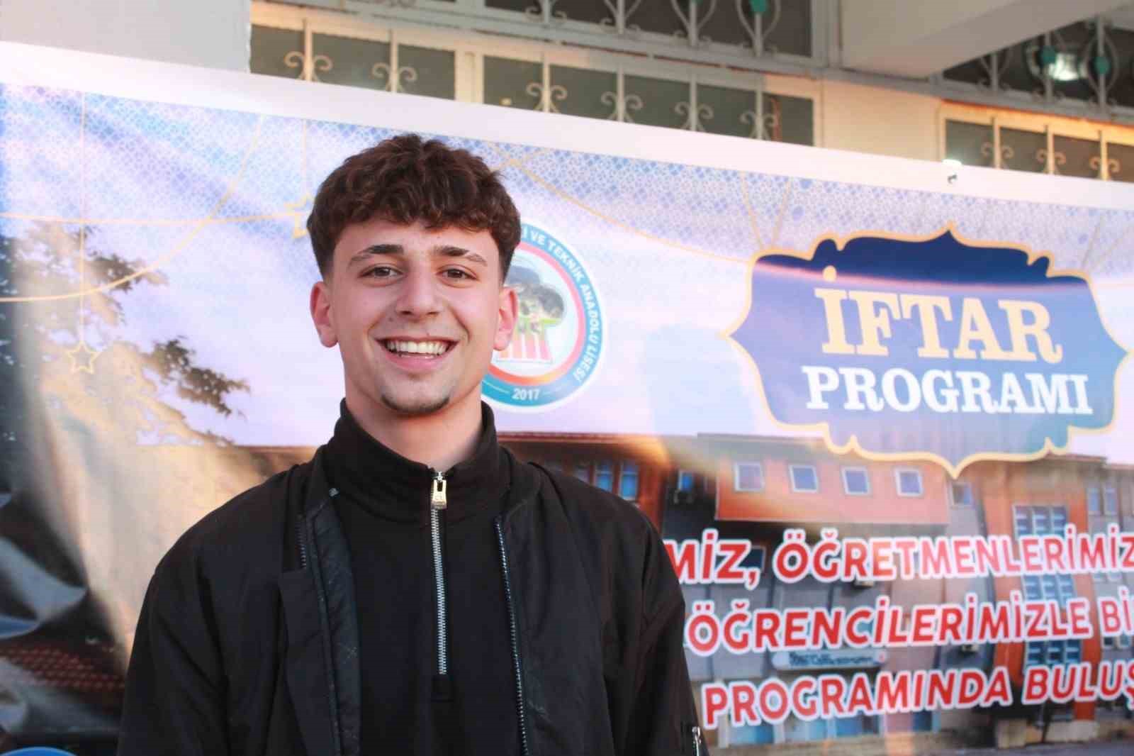 Siirt’te öğrenciler ve öğretmenler iftar sofrasında buluştu
