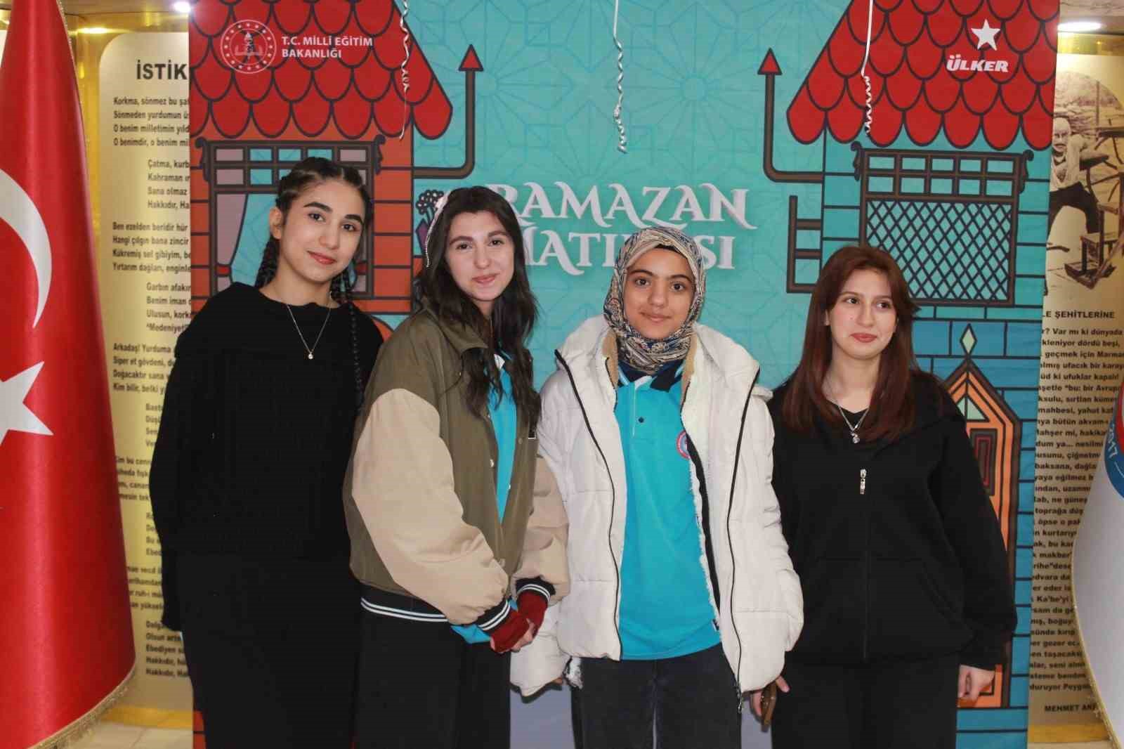 Siirt’te öğrenciler ve öğretmenler iftar sofrasında buluştu
