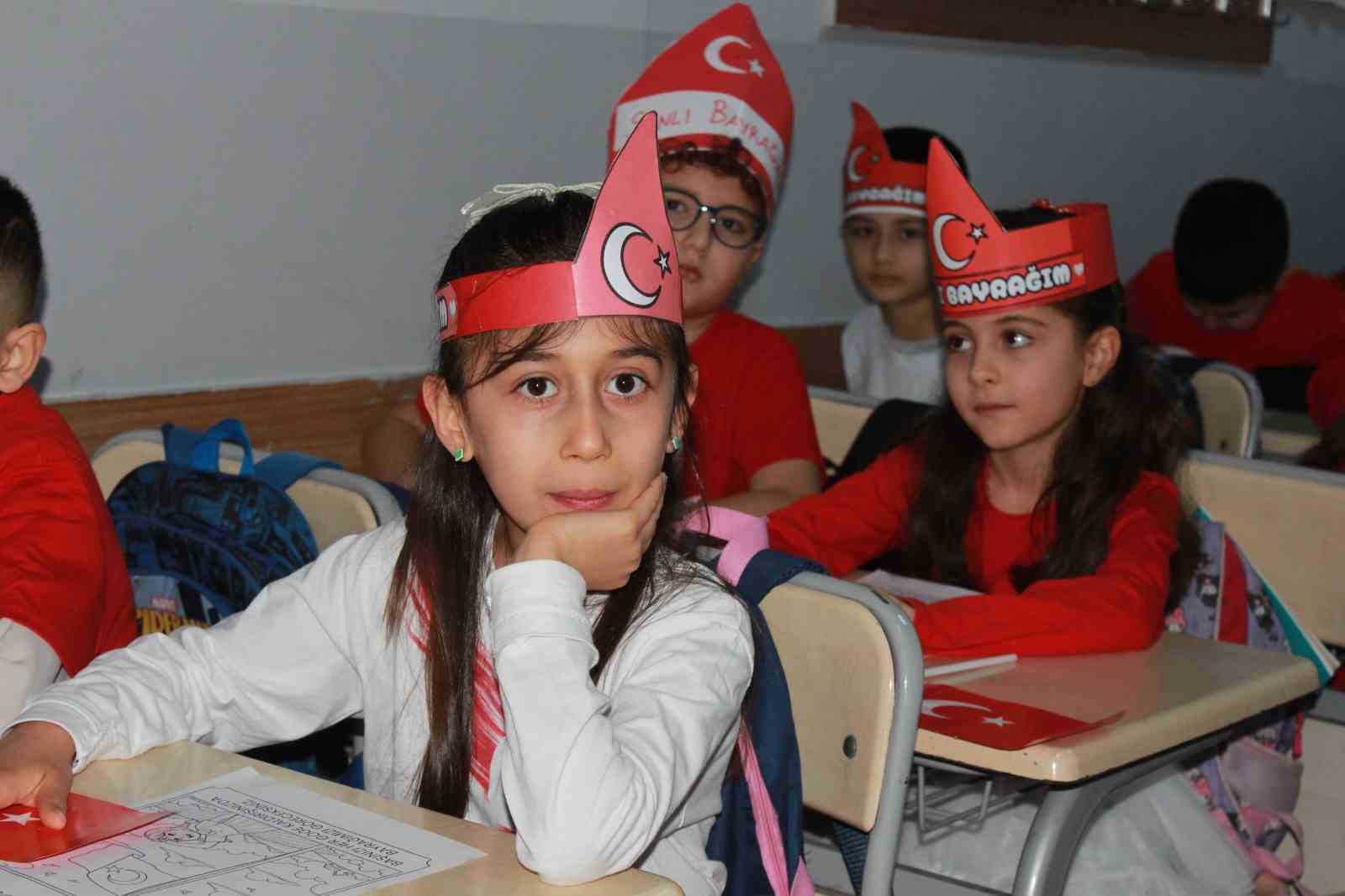 Siirt’te okullarda ‘bayrak temalı’ açılış
