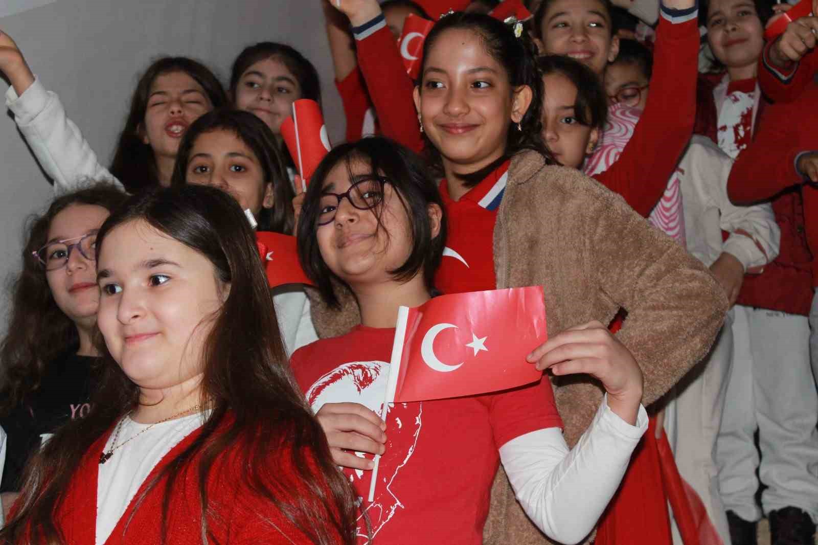 Siirt’te okullarda ‘bayrak temalı’ açılış
