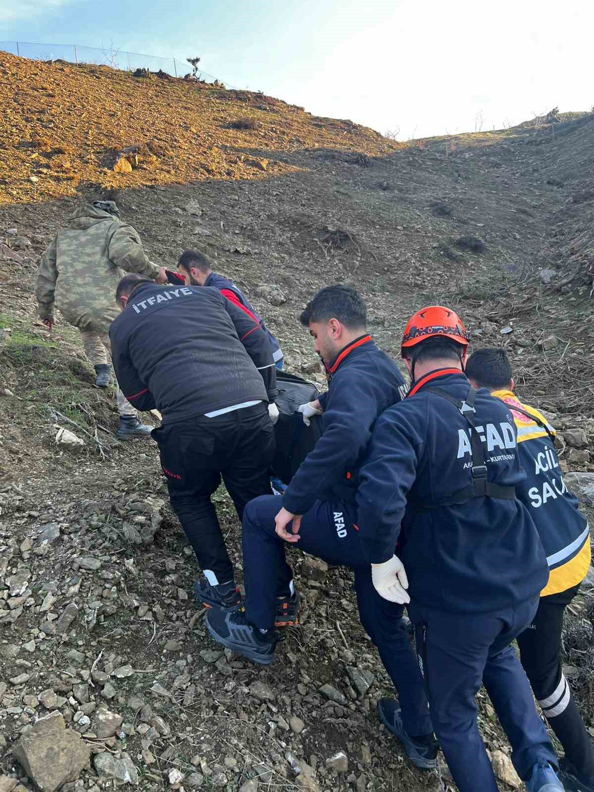 Siirt’te otomobil şarampole yuvarlandı: 1 ölü, 1 yaralı
