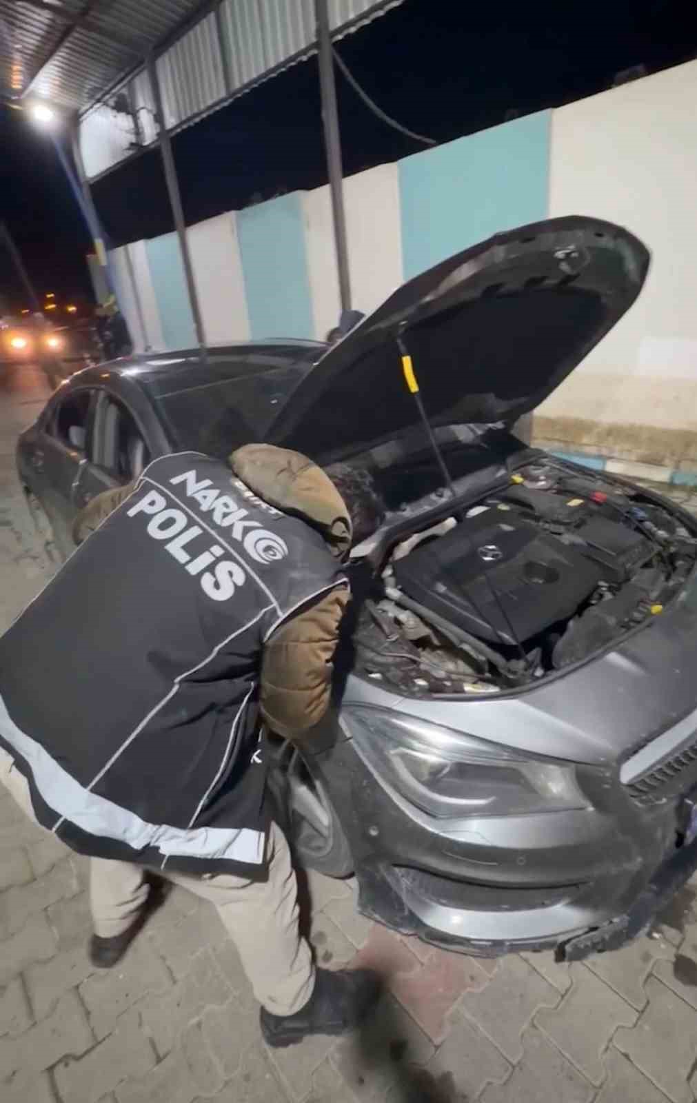 Siirt’te otomobilde 31 kilo metamfetamin ele geçirildi: 4 tutuklama
