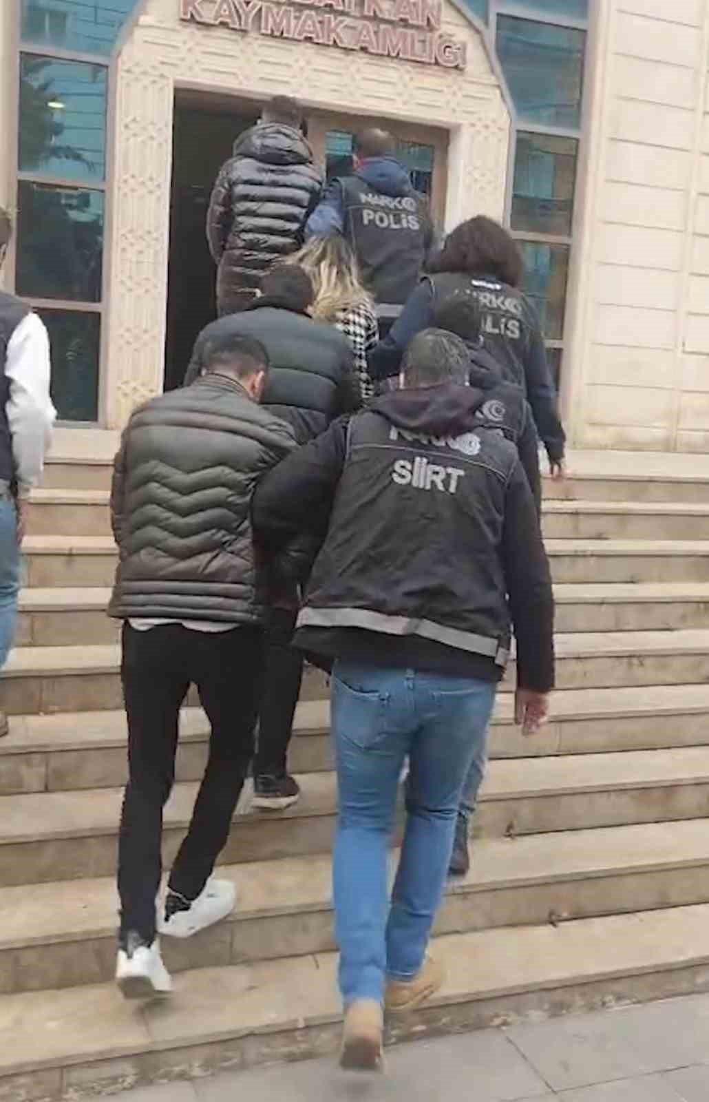 Siirt’te otomobilde 31 kilo metamfetamin ele geçirildi: 4 tutuklama
