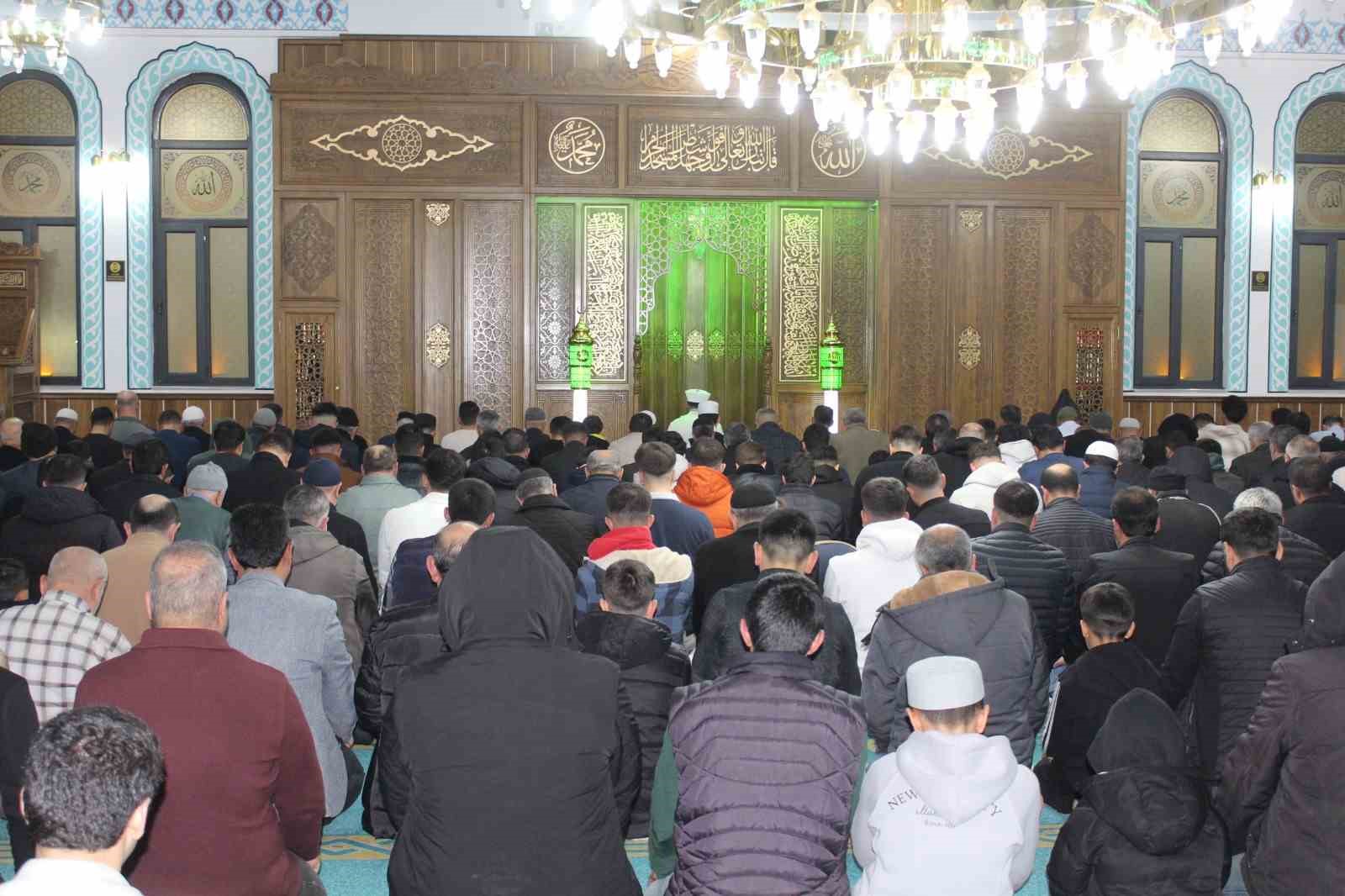 Siirt’te Ramazan ayının ilk teravih namazı kılındı
