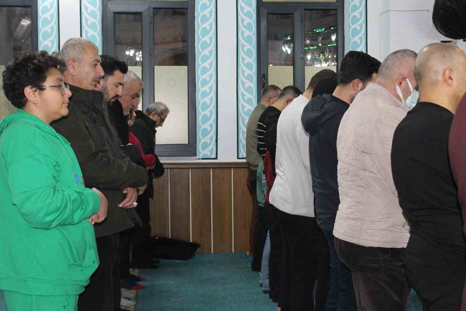 Siirt’te Ramazan ayının ilk teravih namazı kılındı
