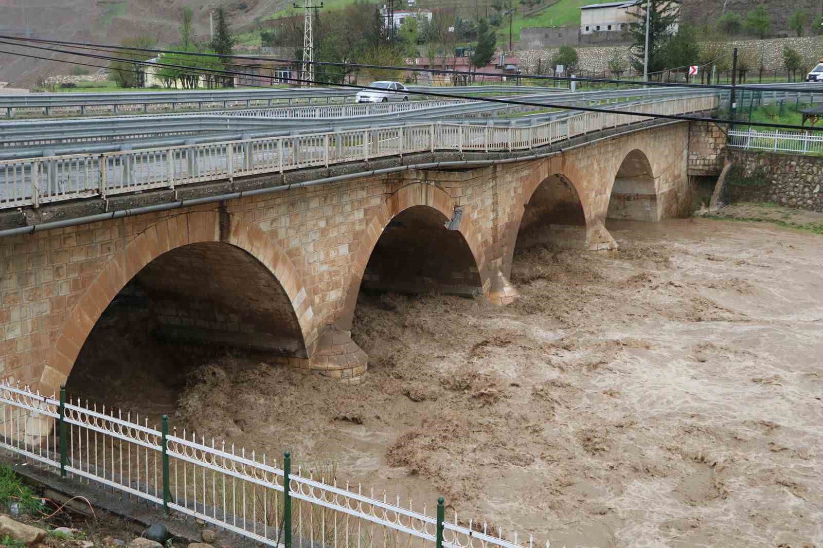 Siirt’te sel nedeni ile Kezer Köprüsü zarar gördü
