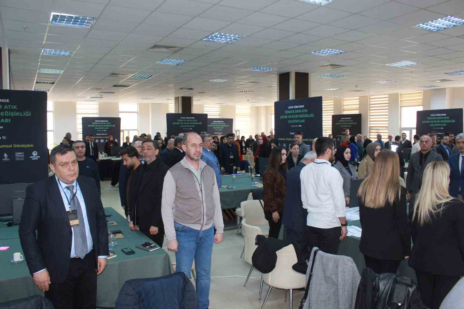 Siirt’te ’Sıfır Atık’ çalıştayı düzenlendi
Siirt’te ’Sıfır Atık’ çalıştayı düzenlendi