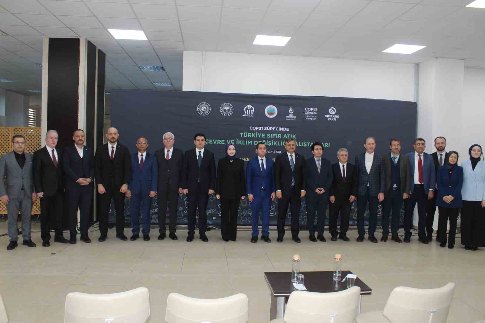 Siirt’te ’Sıfır Atık’ çalıştayı düzenlendi
Siirt’te ’Sıfır Atık’ çalıştayı düzenlendi