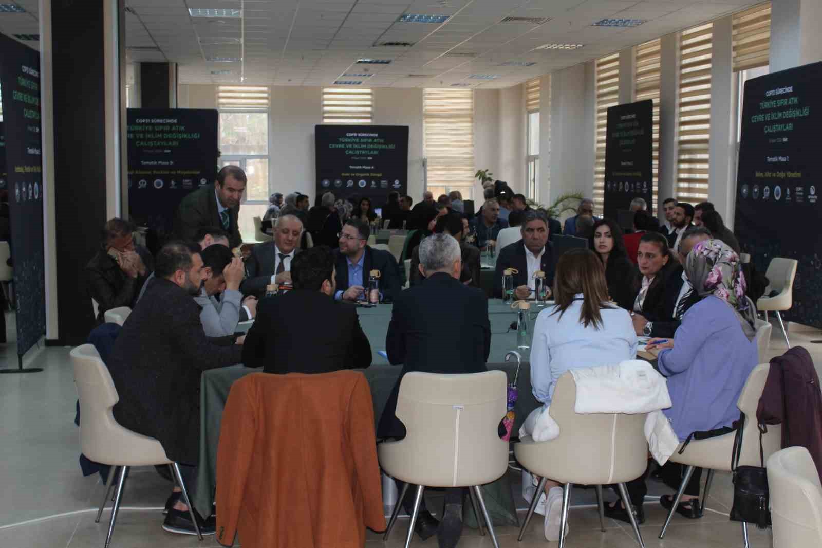 Siirt’te ’Sıfır Atık’ çalıştayı düzenlendi
Siirt’te ’Sıfır Atık’ çalıştayı düzenlendi