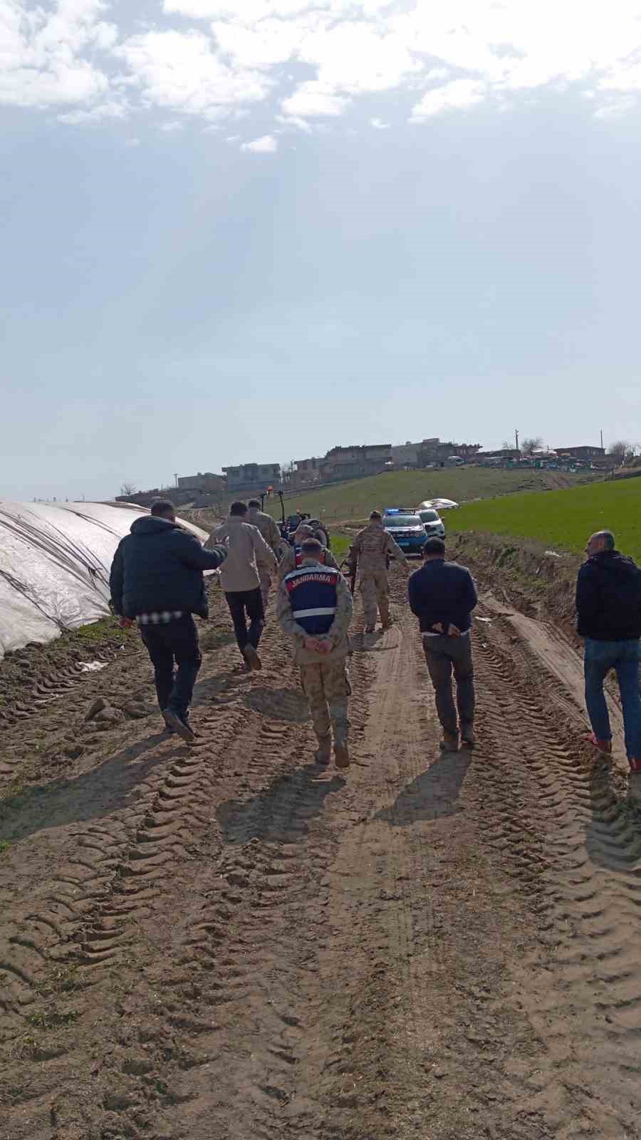 Siirt’te silahla oynayan kişi kazara kendini vurdu
