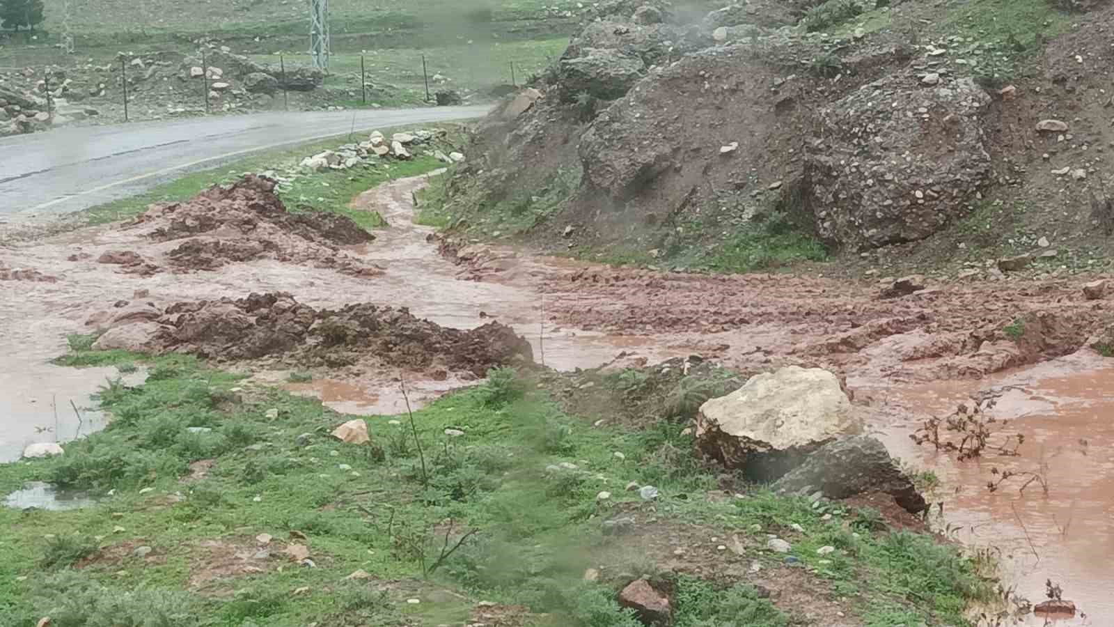 Siirt’te yağış sonrası yoğun mesai
