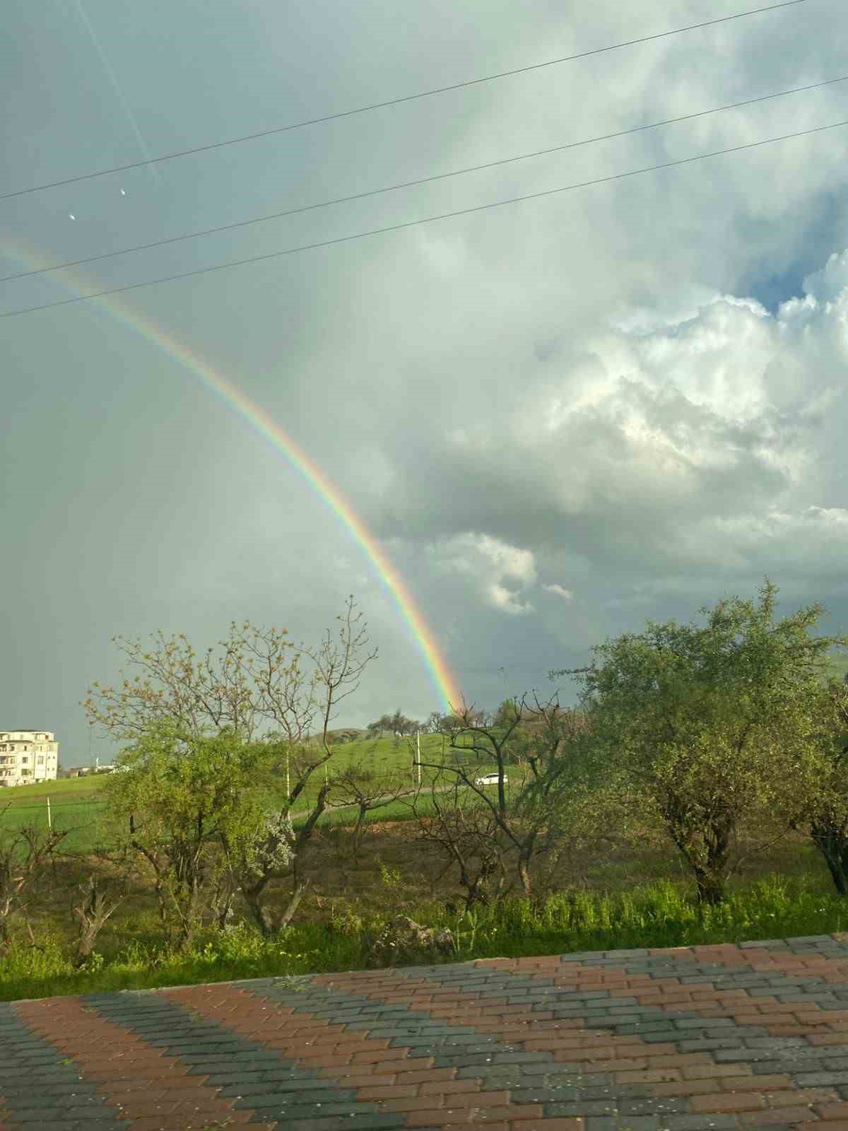 Siirt’te yağmur sonrası oluşan gökkuşağı mest etti
