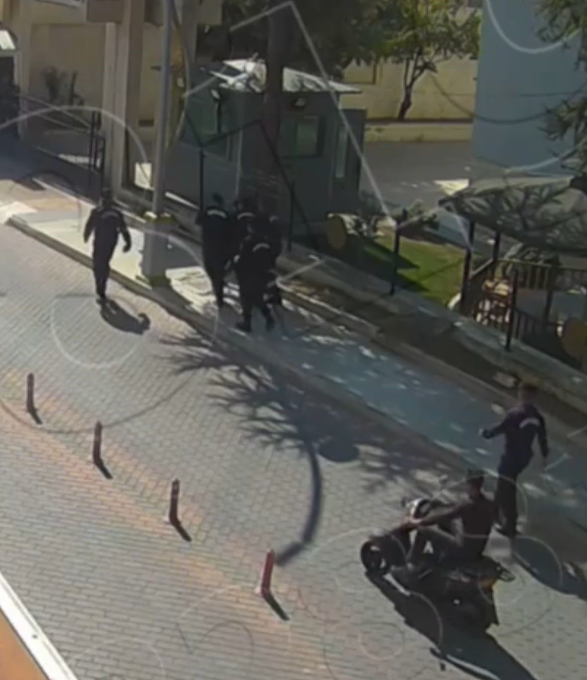 Silah çekmeye çalıştığı jandarmanın dikkati faciayı önledi
