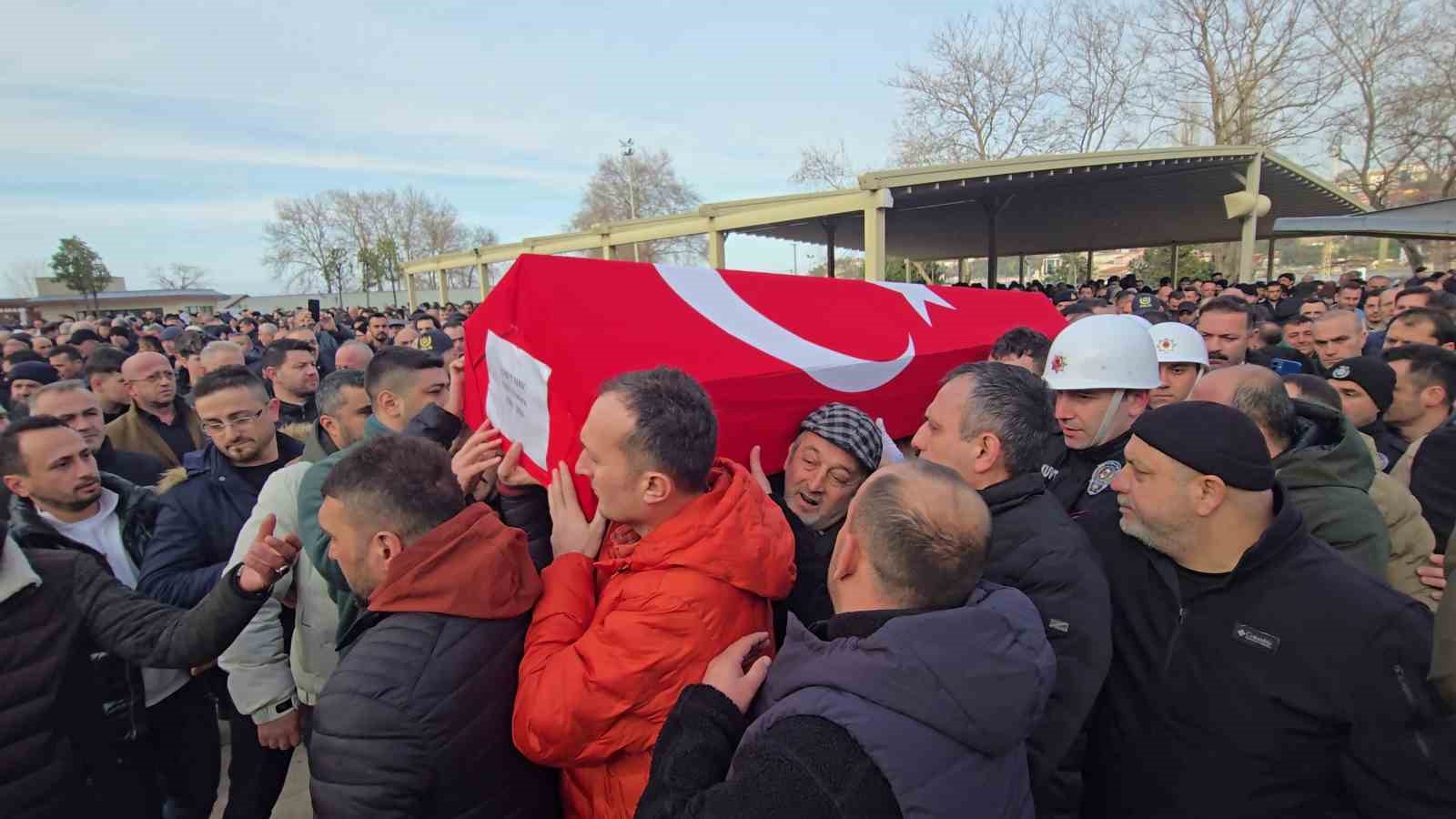 Silahını temizlerken hayatını kaybeden polis memuru Zonguldak’ta son yolculuğuna uğurlandı
