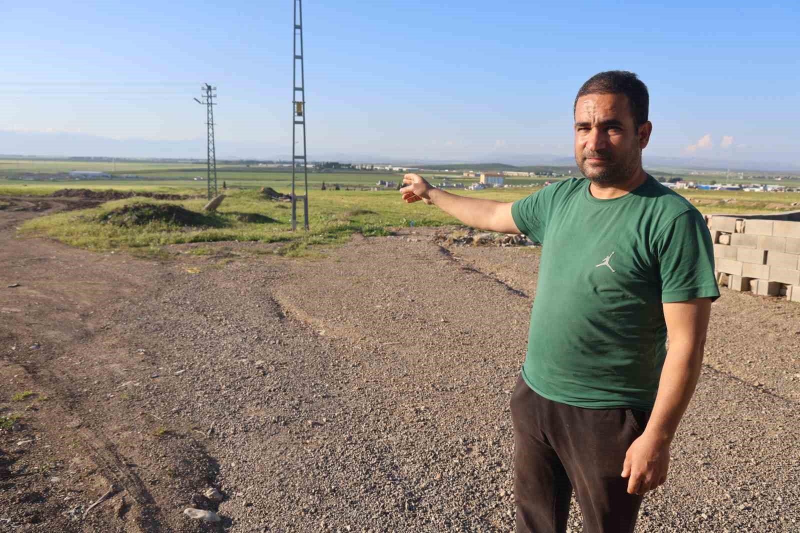 Silahla çevreye defalarca ateş eden 3 çocuğun hayrete düşüren anları kamerada
