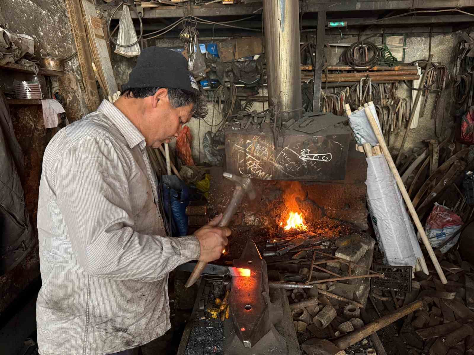 Silifke’de demircilik mesleği yok olmak üzere
Silifke’de demircilik mesleği yok olmak üzere