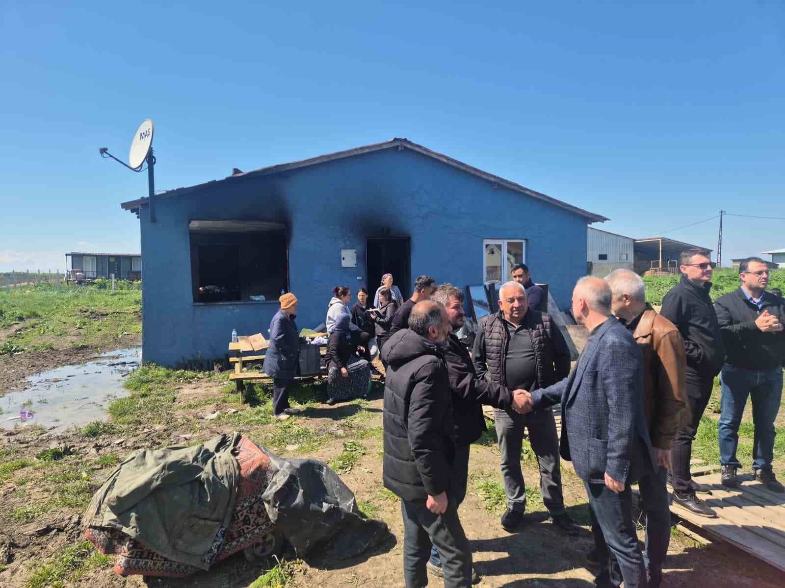 Silivri Kadıköy’de yangın: 6 kişi son anda kurtuldu
Silivri Kadıköy’de yangın: 6 kişi son anda kurtuldu