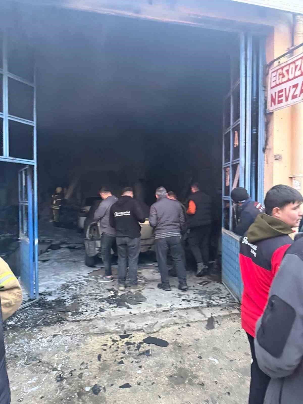 Silivri Sanayi Sitesi’nde yangın: Dikkatli çıraklar facianın önüne geçti
